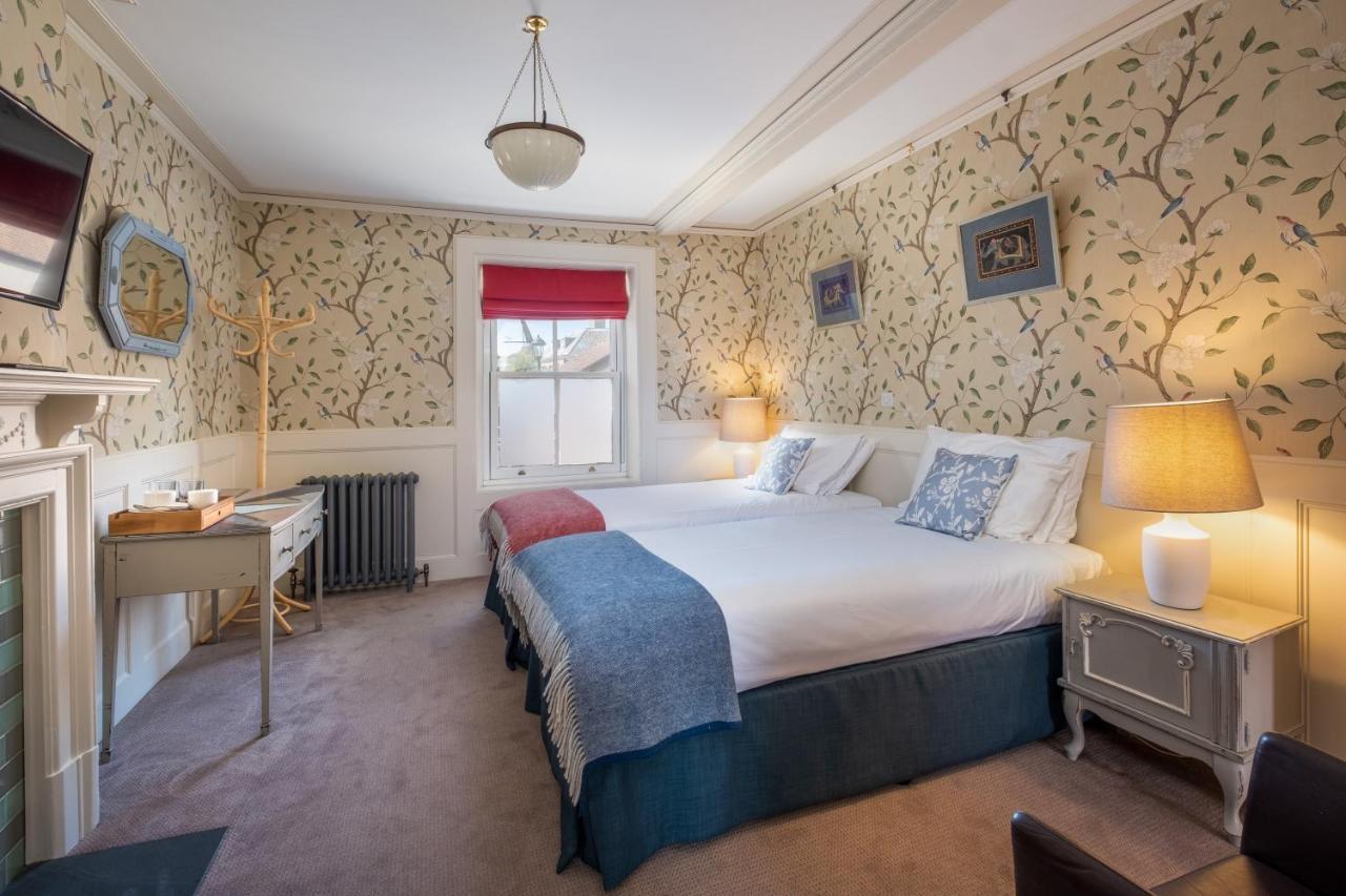 One Holyrood Hotel & Cafe Newport  Extérieur photo