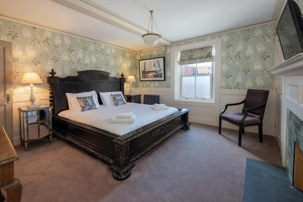 One Holyrood Hotel & Cafe Newport  Extérieur photo