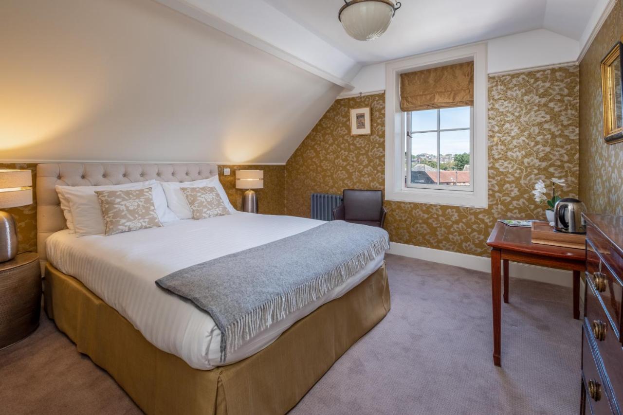 One Holyrood Hotel & Cafe Newport  Extérieur photo