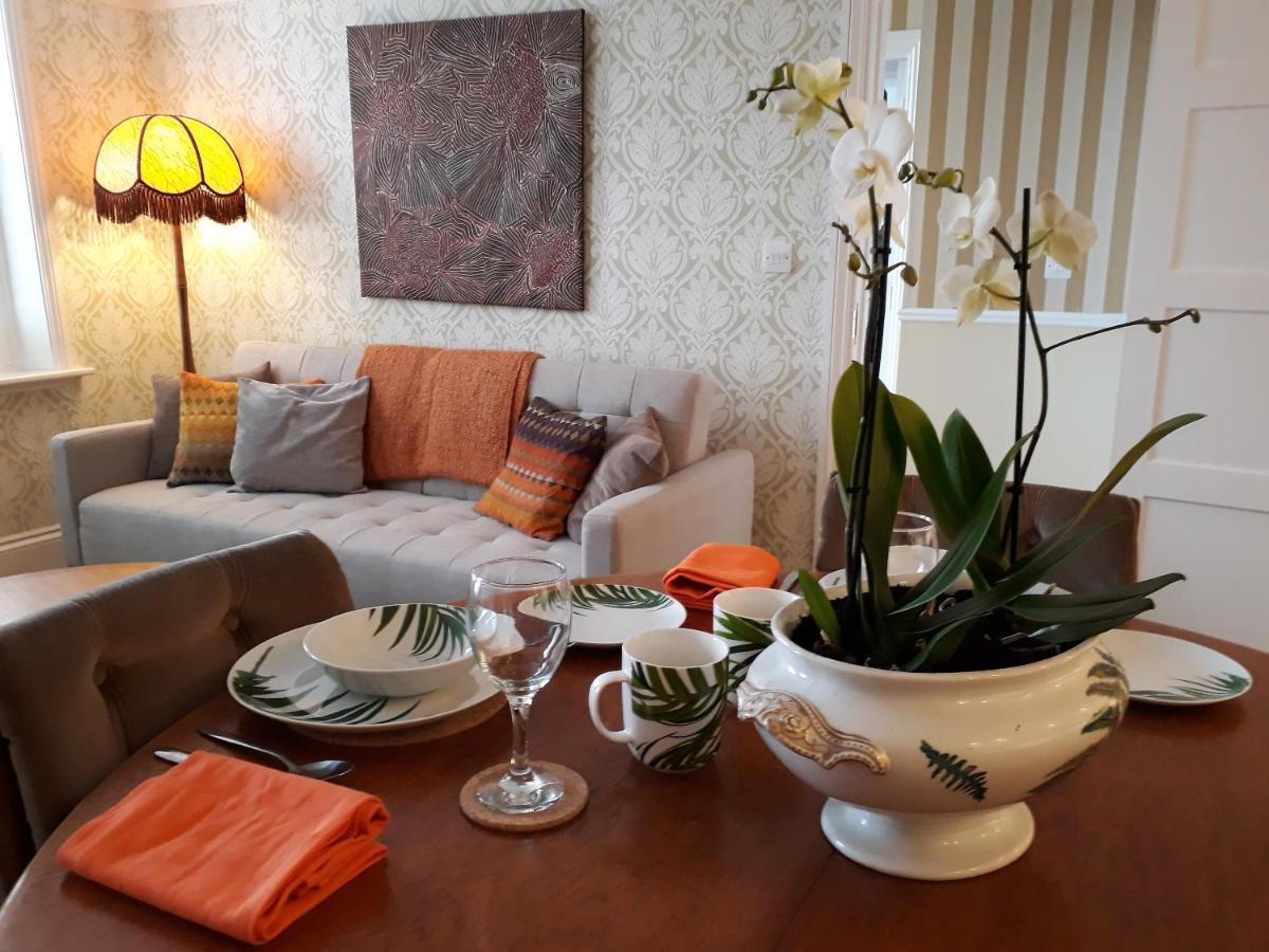 One Holyrood Hotel & Cafe Newport  Extérieur photo