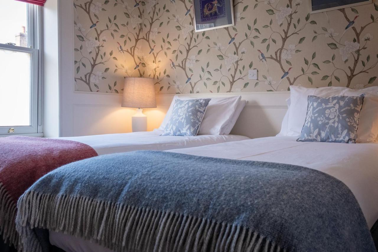 One Holyrood Hotel & Cafe Newport  Extérieur photo