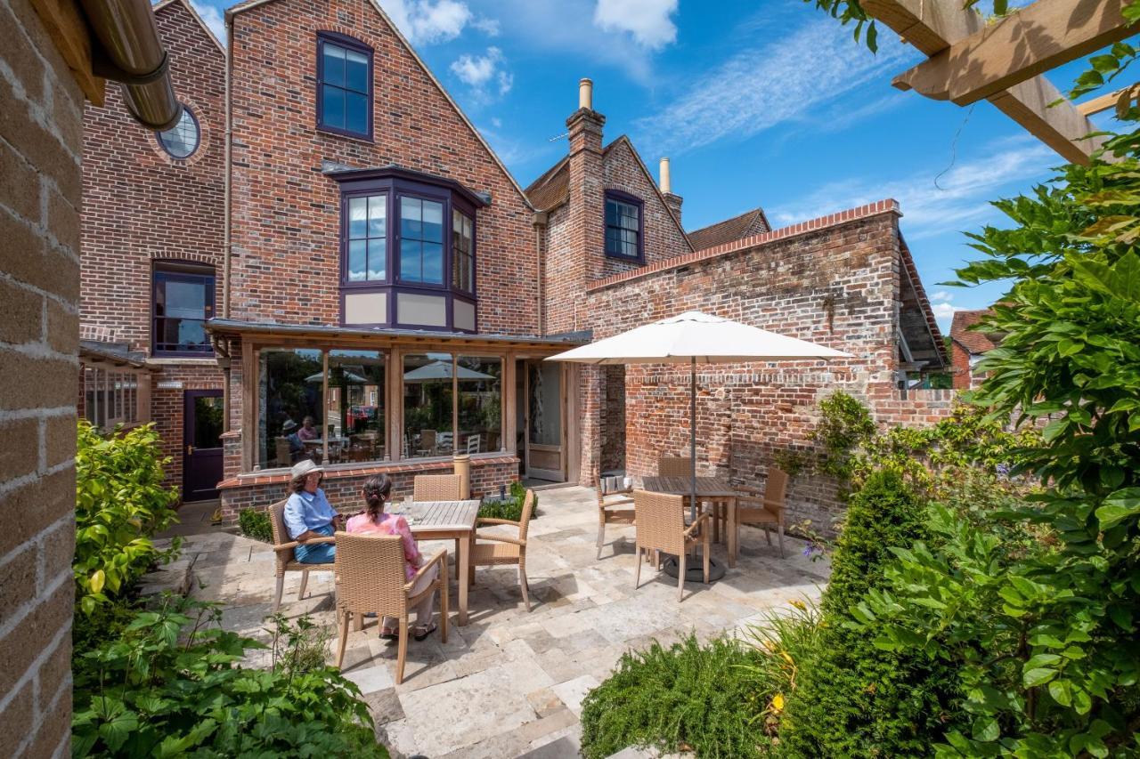One Holyrood Hotel & Cafe Newport  Extérieur photo