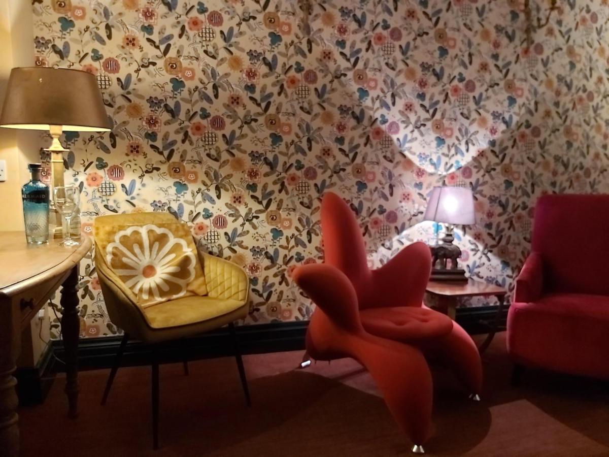 One Holyrood Hotel & Cafe Newport  Extérieur photo