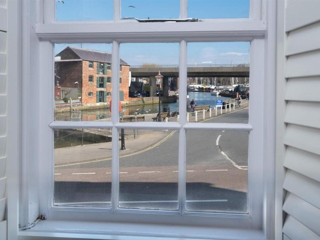 One Holyrood Hotel & Cafe Newport  Chambre photo