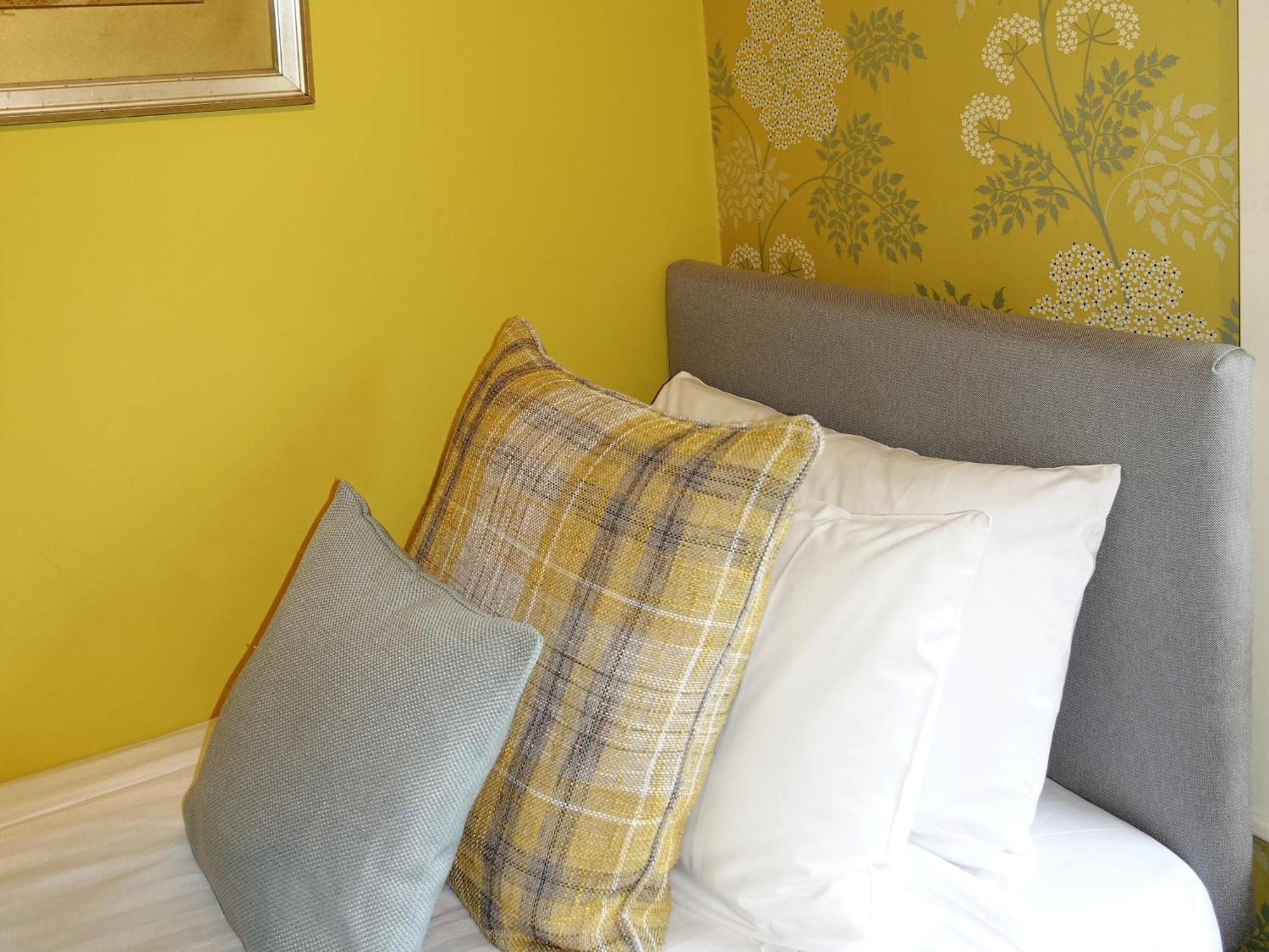 One Holyrood Hotel & Cafe Newport  Chambre photo